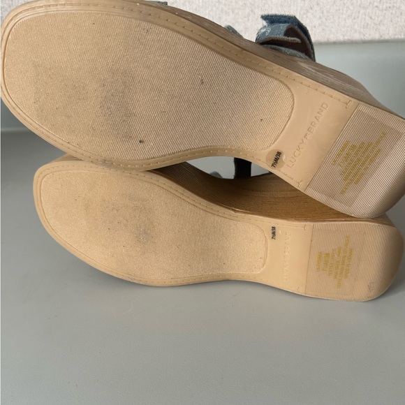 Lucky Brand Women Sz 7.5 Demmia Wood Wedge Platform Strappy Printed Denim Sandal - Picture 7 of 8